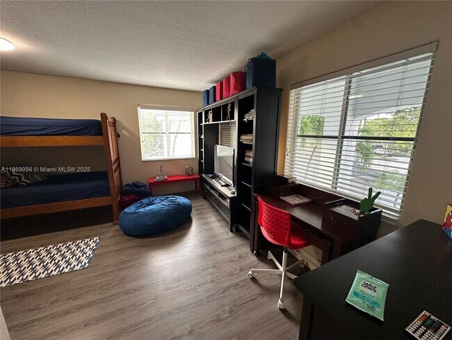 Building Photo - 1063 Sunflower Cir
