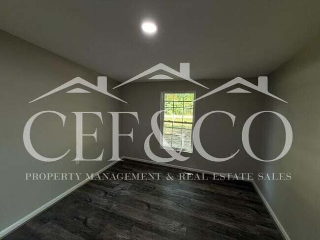 Building Photo - Large 4 bedroom 2 bathroom home now available in Cowpens!