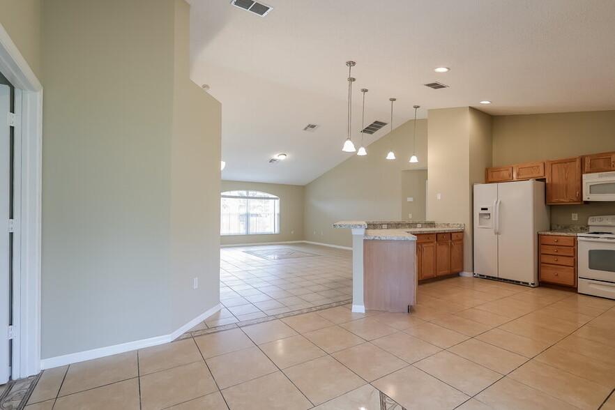 Building Photo - 1120 Roan Ct