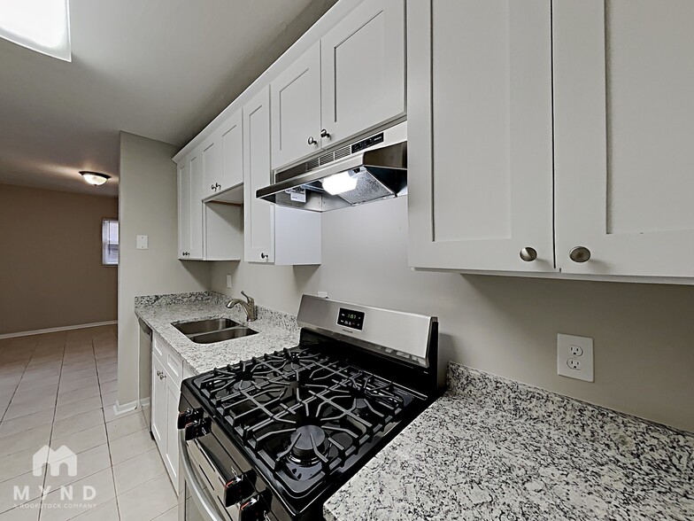 Building Photo - 400 Lady Guinevere Way