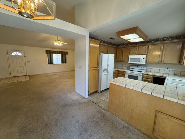 Building Photo - 3 bedroom 2 bath house in established neighborhood