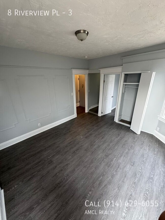 Primary Photo - 8 Riverview Pl