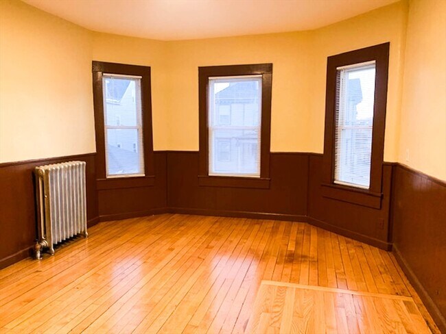 Building Photo - 436 Warren Ave