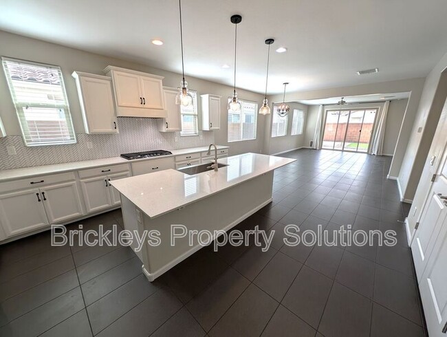 Building Photo - 10564 East Sebring Avenue