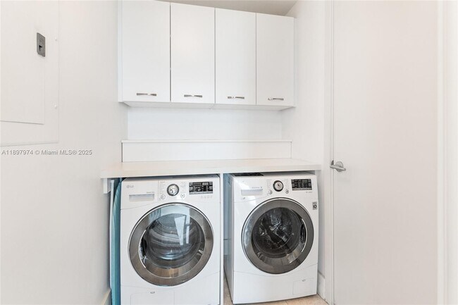 Building Photo - 6899 Collins Ave