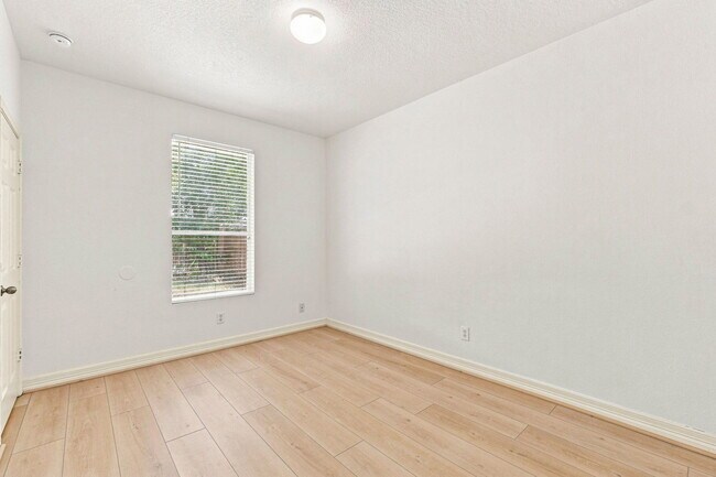 Building Photo - 18318 Alemarble Oak St