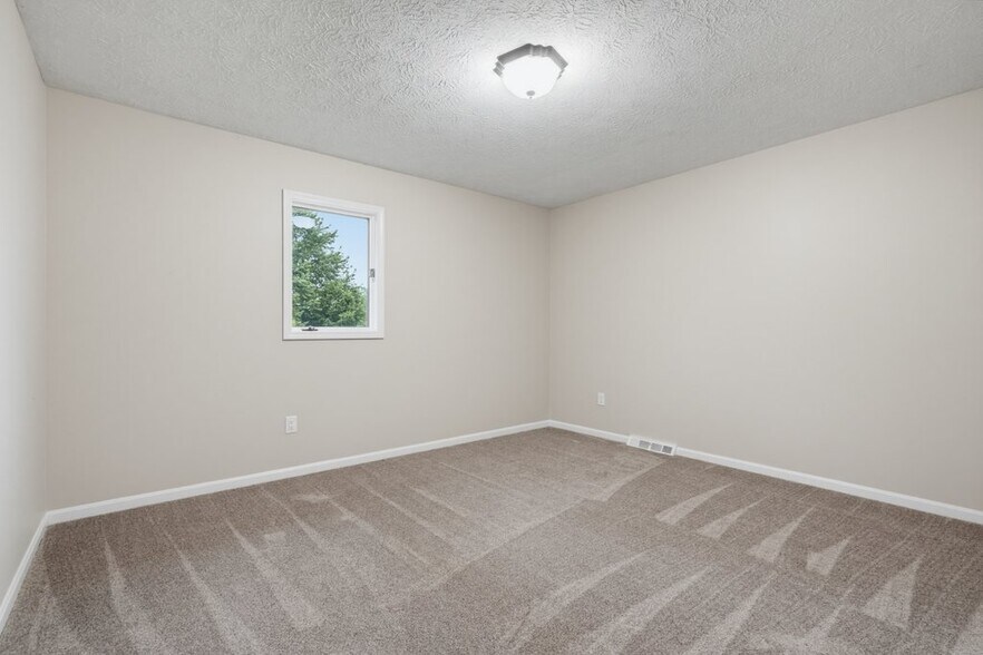 Building Photo - 5460 Echodell Ave NW