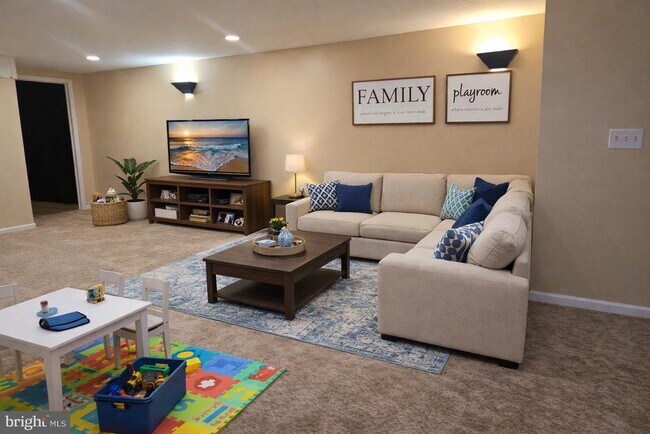 Building Photo - 56 Chapman Ave