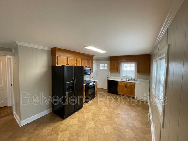 Building Photo - 804 Graylyn Dr