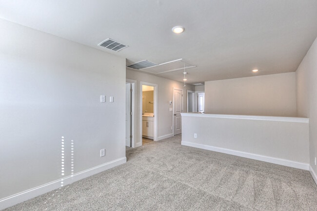 Building Photo - 121 Fernbank Ln