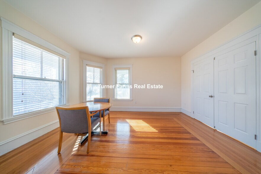 Building Photo - 124 Forest St