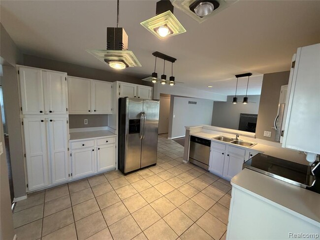 Building Photo - 39588 Squire Rd