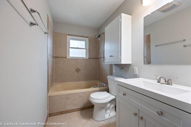 Building Photo - 820 Loomis St