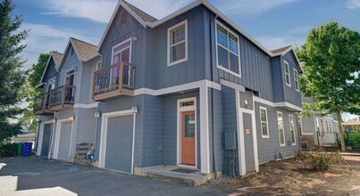 Building Photo - Modern 3 BD Portland Home in Gated Community