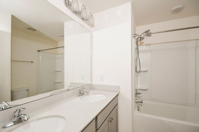 Building Photo - 438 Trotters Ln