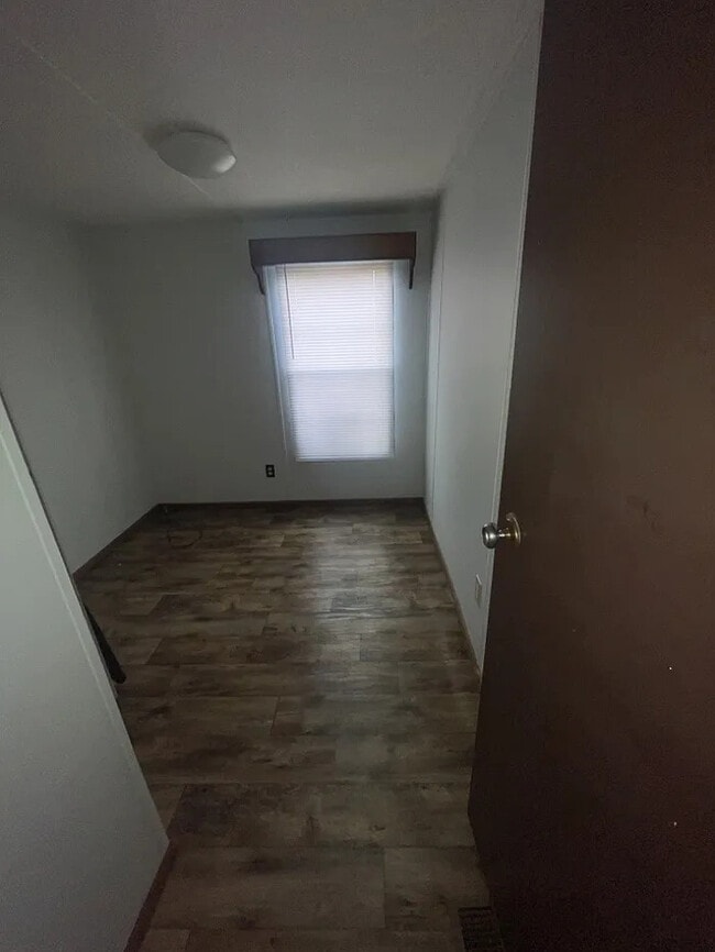 Building Photo - 2 Bedroom 1 Bathroom