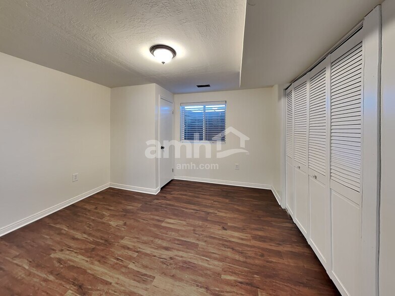 Building Photo - 1074 E 3250 N