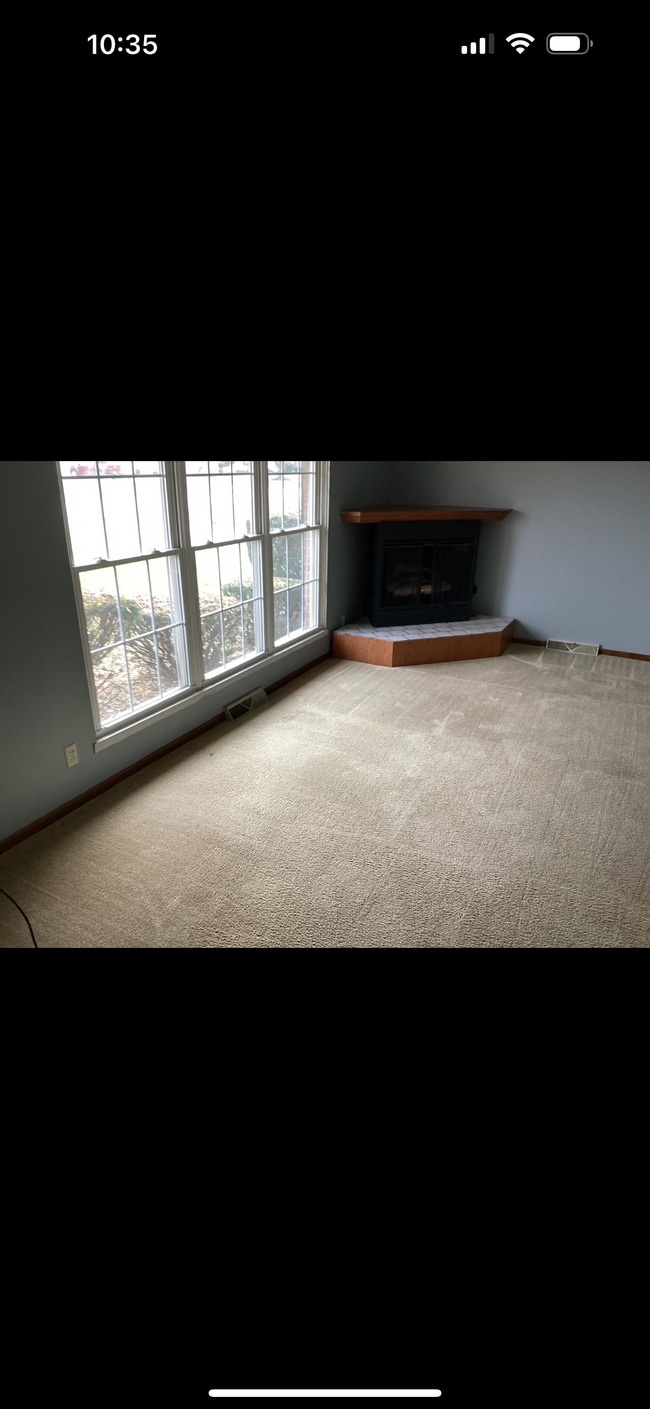 Building Photo - 495 Meadow Ln