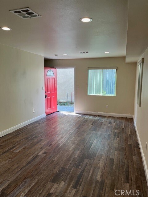 Building Photo - 211 E 84th Pl