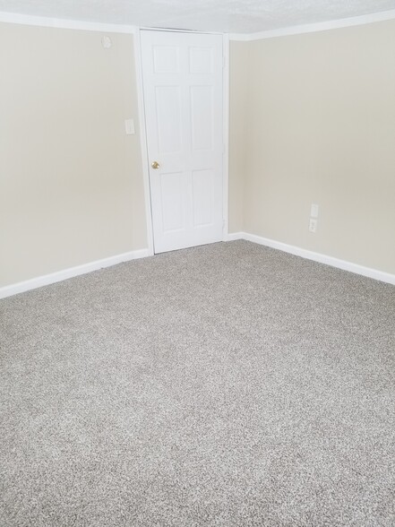 Building Photo - 2401 Leroy Caledonia Rd