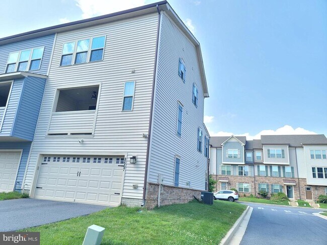Building Photo - 8667 Shady Pines Dr