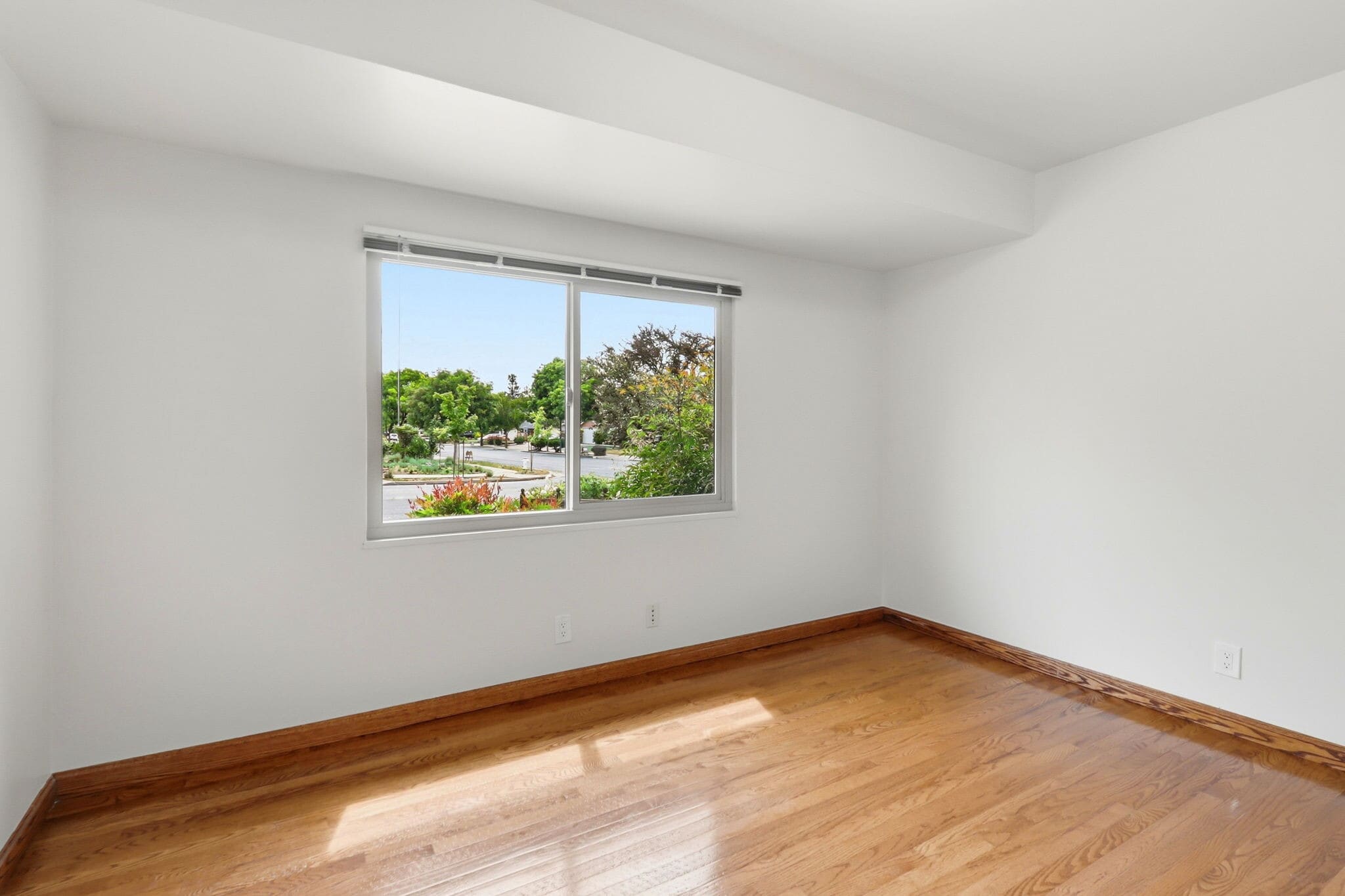 Building Photo - 927 Lorne Way