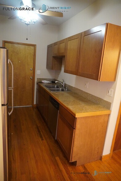 Building Photo - 6357 N Lakewood Ave