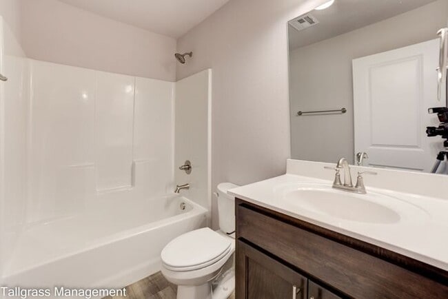 Building Photo - 4/2/2 in Broken Arrow!