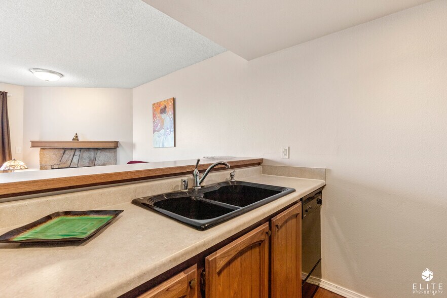 Building Photo - 9645 Independence Dr