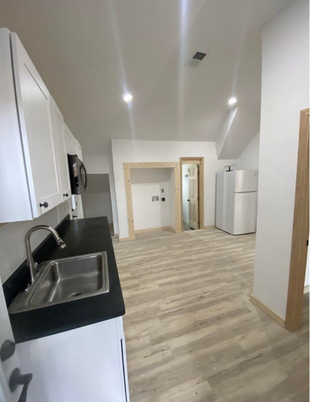 Building Photo - 69 Donelson St