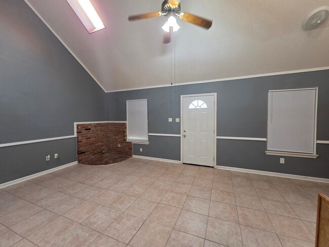 Building Photo - 96 Willow Dr