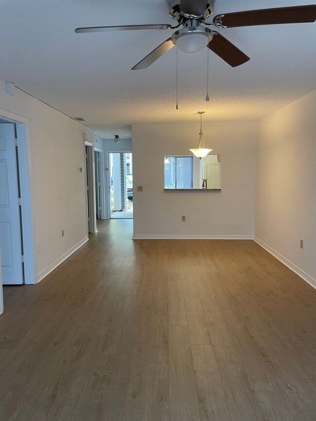 Building Photo - Recently Updated 2bd 2bth Condo Available ...