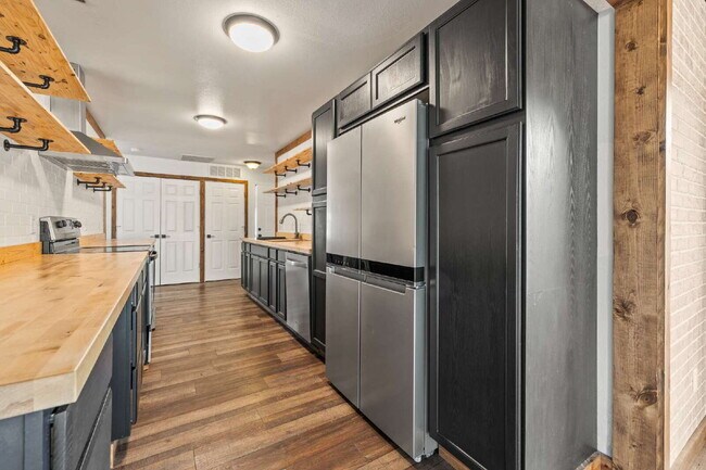 Building Photo - Stylish 3 Bed, 2 Bath Renovated Duplex in the Heart of Rincon!