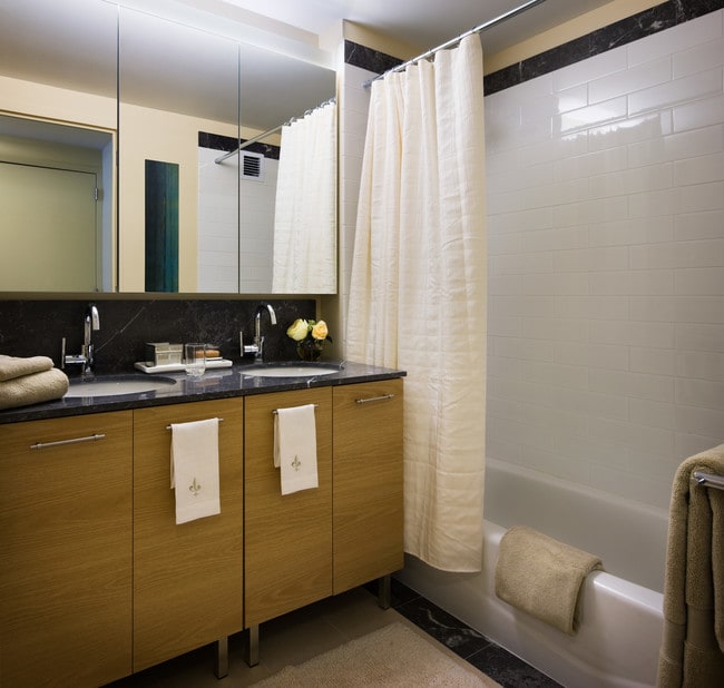 Interior Photo - Riverwalk Crossing