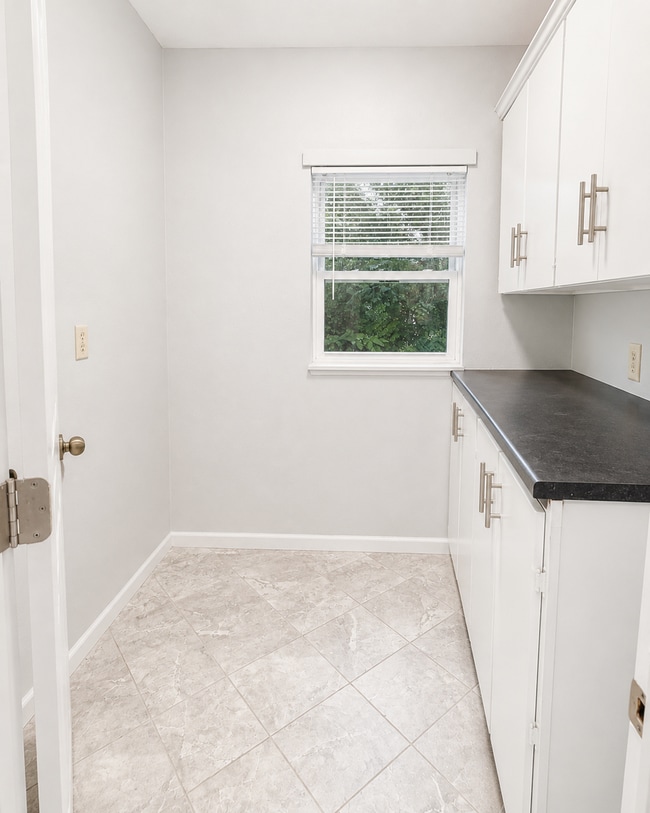Building Photo - 3 Bed / 1 Bath Home in Dubuque