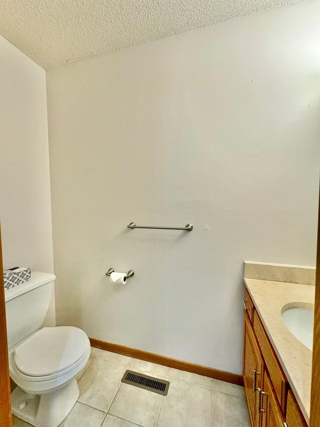 Building Photo - 4851 Tee Ct SW