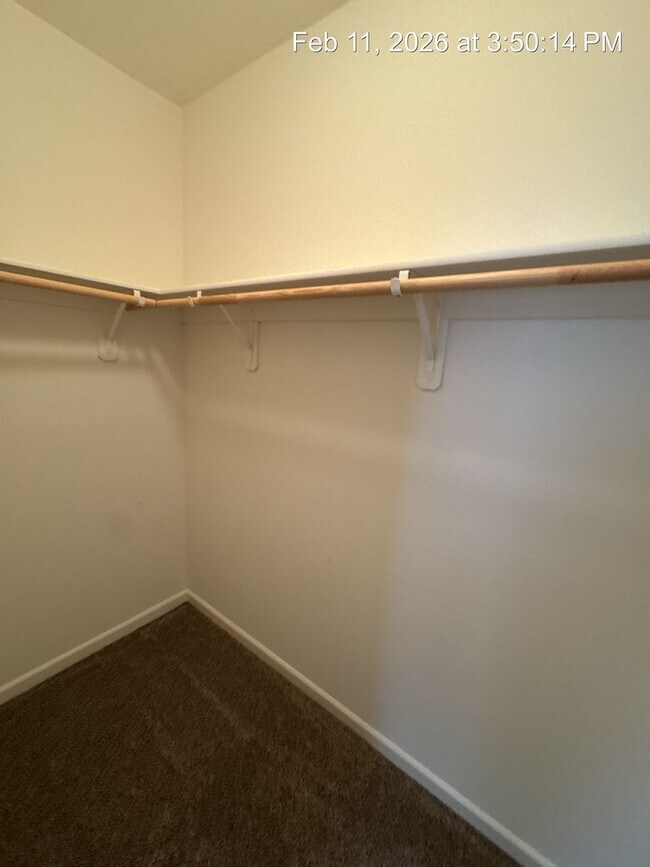 Building Photo - 4 Bedroom home! Rent Ready NW Visalia!