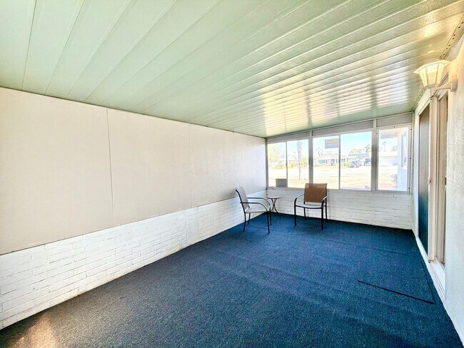 Building Photo - Charming Sun City 55+ Community 2 Bedroom Home with Bonus Sunroom Space