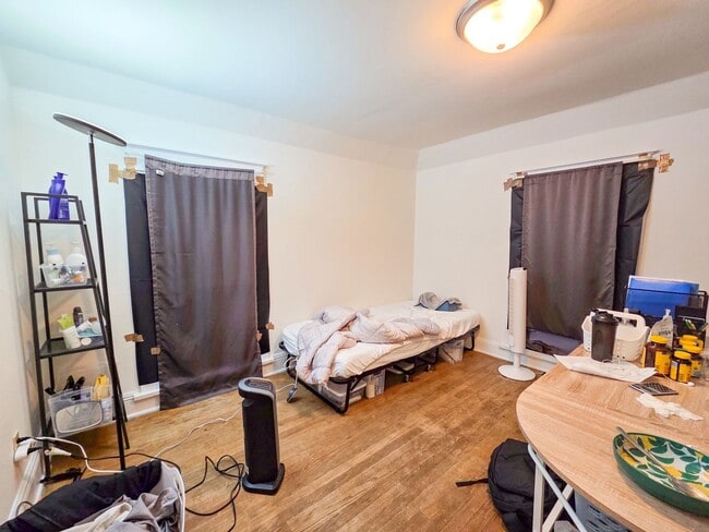 Building Photo - 1113 Drake St