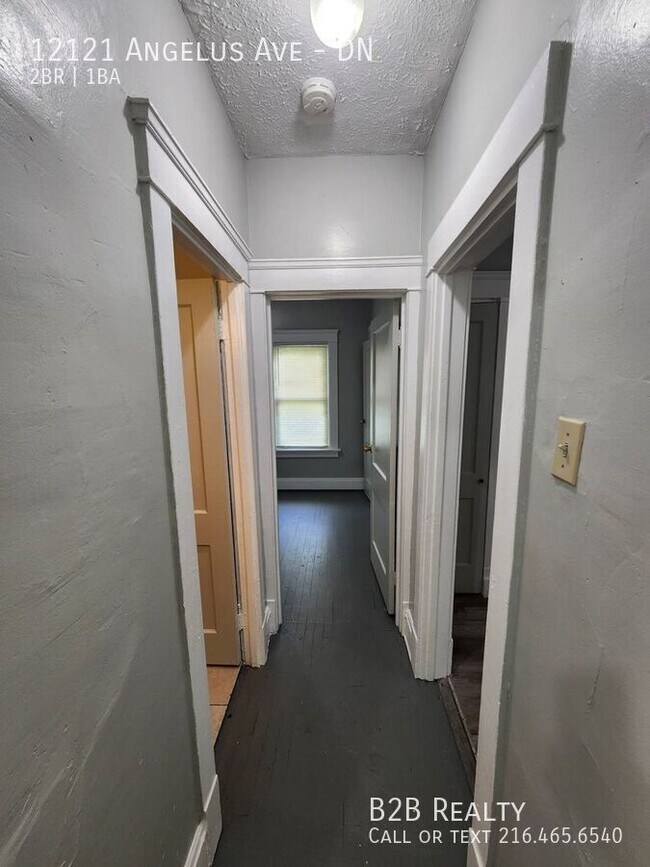 Building Photo - 12121 Angelus Ave