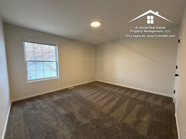 Building Photo - Greystone Court Duplex 1011-1013