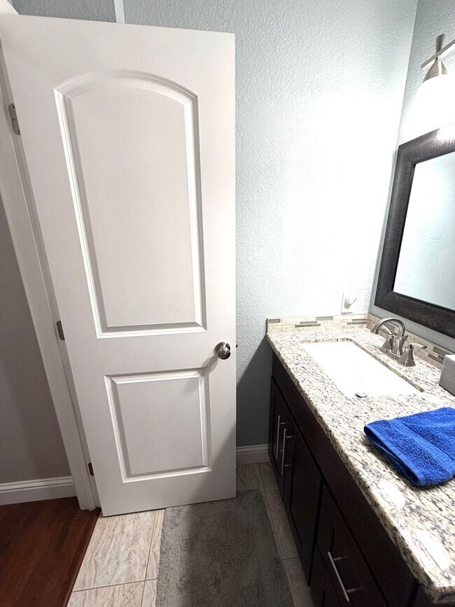 Building Photo - Desirable Home in Lincoln Village – A must see!