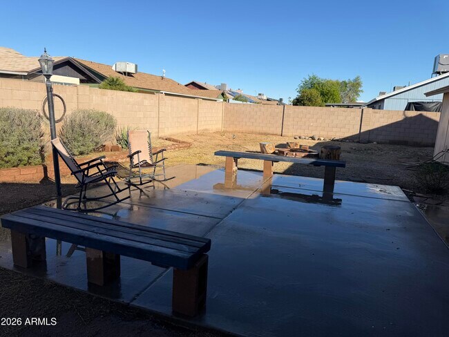 Building Photo - 7126 W Sunnyside Dr