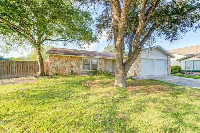 Building Photo - One Story Rental Home located near FM 78 and Walzem available for asap move in!