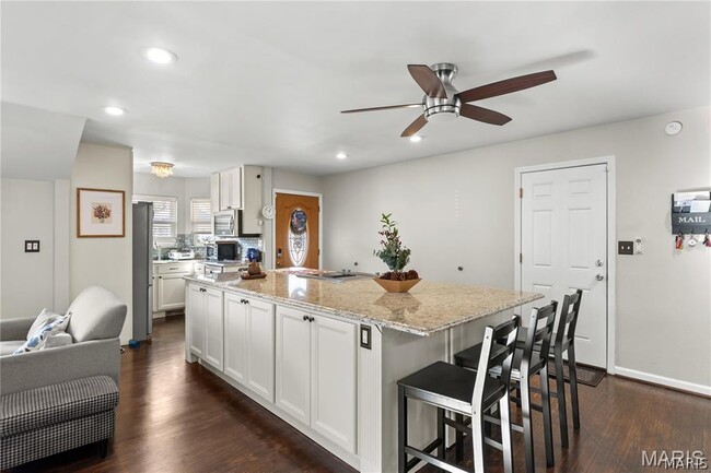 Building Photo - 712 Oak Hollow Ct