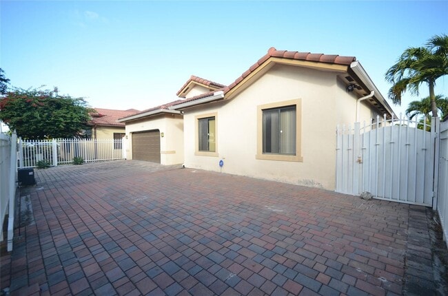 Building Photo - 14483 SW 13th Terrace