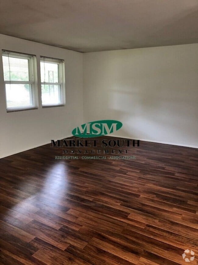 Building Photo - Convenient Southside Location