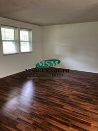 Building Photo - Convenient Southside Location