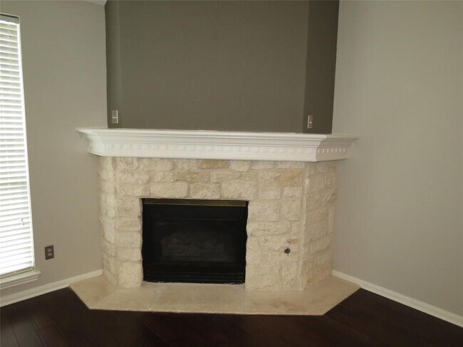 Building Photo - 4008 Sable Oaks Dr