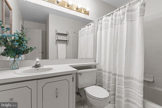 Building Photo - 616 Society Pl